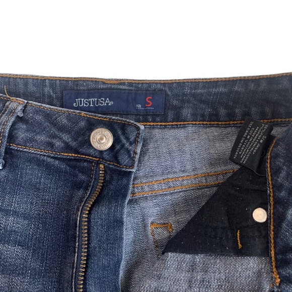 DARK WASH HIGH RISE FRAYED HEM DENIM SHORTS - Picture 9 of 16